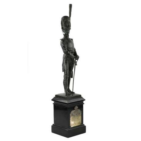 Bronze figure of an officer. Alfred Olson. - photo 1