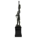 Bronze figure of an officer. Alfred Olson. - Foto 4
