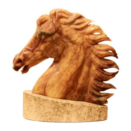 Horse head on a pedestal. - Foto 3