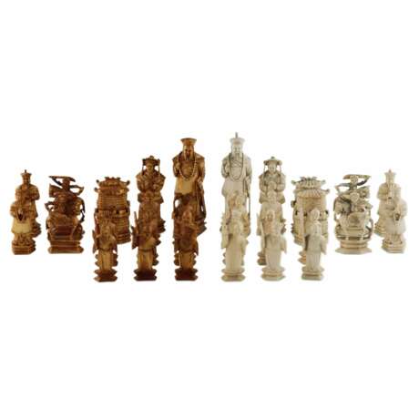 Прекрасный набор китайских шахматных фигур из слоновой кости. Рубеж 19-20 веков. - фото 1