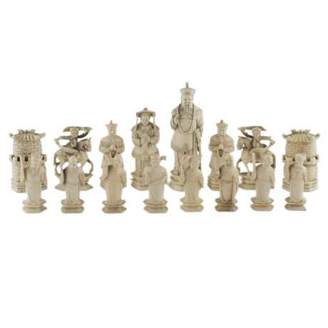 Прекрасный набор китайских шахматных фигур из слоновой кости. Рубеж 19-20 веков. - фото 3