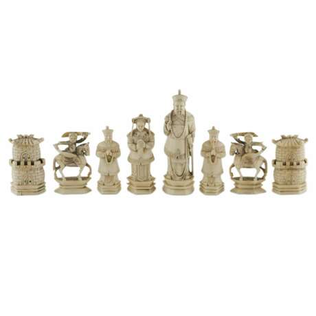 Прекрасный набор китайских шахматных фигур из слоновой кости. Рубеж 19-20 веков. - фото 4