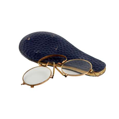 Pince-nez dans un etui en cuir. - photo 1