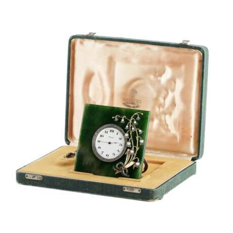 Horloge de table en or, argent et jade. Modèle de K. Fabergé. Russie. 20ième siècle. - photo 1