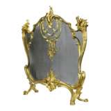 Bouhon. Pare-feu de cheminee en bronze dore avec grillage de protection en metal, de style Louis XV. - photo 2