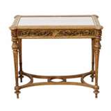 Table-vitrine sculptee en bois dore, dans l`esprit Napoleon III, fin XIXe siècle. - photo 2