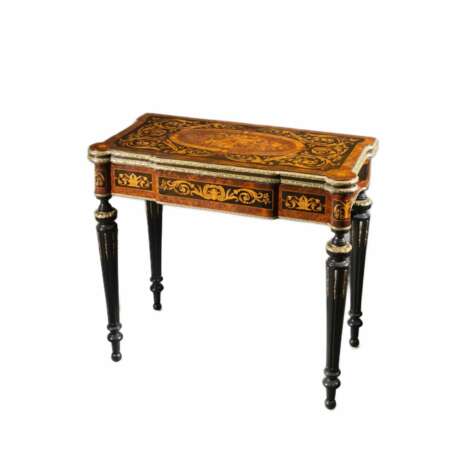 Gaming table decorated with a pattern using marquetry technique. France. Late 19th century - Foto 1
