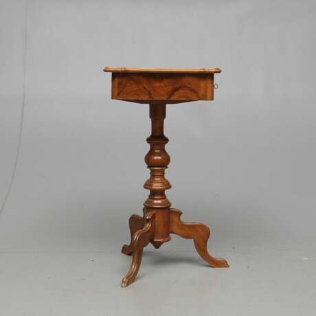 Small table with drawer - photo 1