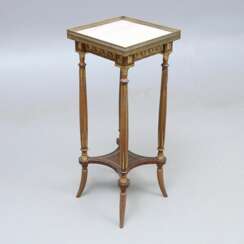 Столик в стиле Людовика XVI