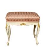 Meubles d'assise. Tabouret rococo style