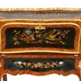 Coquettish ladies` bureau in wood and gilded bronze, Louis XV style. - Foto 10