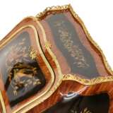 Coquettish ladies` bureau in wood and gilded bronze, Louis XV style. - Foto 11