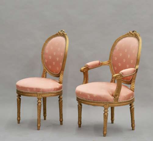 Furniture set of 8 pieces. France at the turn of the 19th century. - Foto 5
