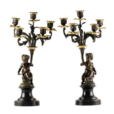 Pair of bronze candlesticks. 19th century. - Foto 1