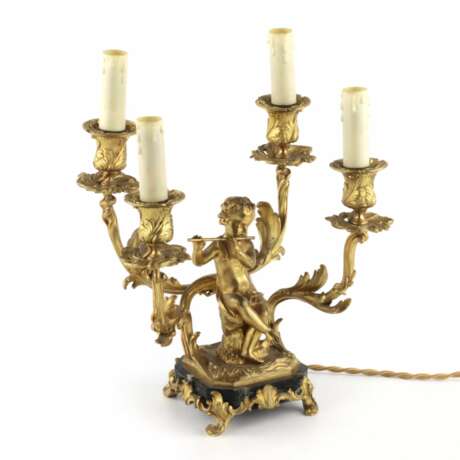 Lampes jumelees en bronze dore avec des amours jouant de la musique. - photo 7