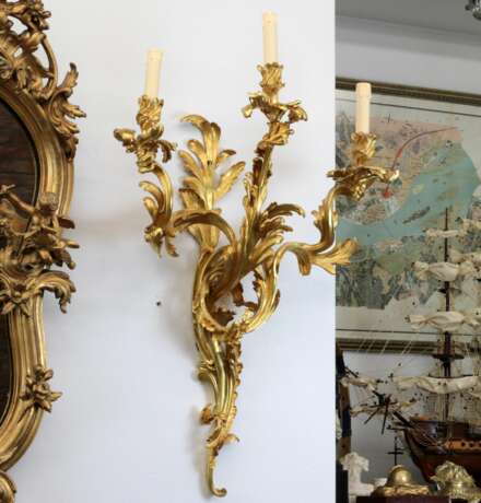 Une paire dappliques de salon monumentales dans le Rococo style - photo 3