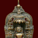 Bronze JAIN représentant le second JINA Патинированная бронза Религиозный жанр Индия XIVème 1354 г. - фото 3