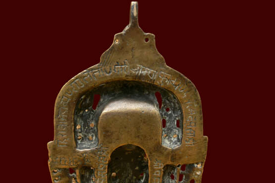 Bronze JAIN représentant le second JINA Bronze patiné Genre religieux Inde XIVème 1354 - photo 7