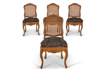 SUITE DE QUATRE CHAISES D&#39;&#201;POQUE LOUIS XV