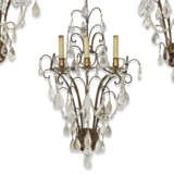 SUITE DE QUATRE APPLIQUES DE STYLE LOUIS XV - photo 3