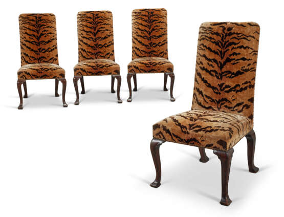 SUITE DE QUATRE CHAISES DE STYLE GEORGE I - фото 2