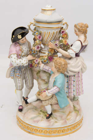 MEISSEN, Drei Gärtner auf einem Felsen an einer Deckelvase, Deutschland, 1775-1779. - photo 9