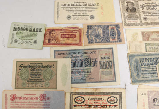 KONVOLUT REICHSBANKNOTEN, Weimarer Hyperinflation/Osteuropa, um 1920 - photo 2