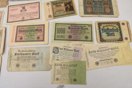 KONVOLUT REICHSBANKNOTEN, Weimarer Hyperinflation/Osteuropa, um 1920 - photo 5