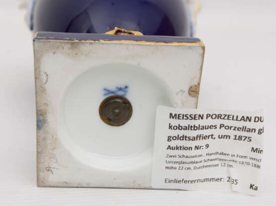 MEISSEN PORZELLAN DUFTVASE, kobaltblaues Porzellan glasiert und goldtsaffiert, um 1875 - photo 8