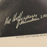 KONV. VON ZWEI HITLERPORTRAITS UND EINEM MAGAZIN, Deutschland, 20. Jahrhundert - photo 3