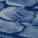 VILLEROY&BOCH METTLACH, Porzellan Bildplatte "Fischersfrau", kobaltblau bemalt, gerahmt, um 1900 - photo 2
