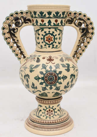 HENKELVASE RENAISSANCE-DEKOR, bemalte glasierte Keramik, um 1900 - photo 1