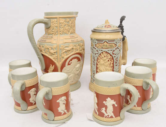 VILLEROY & BOCH METTLACH, BIERKRUG MIT 6 TRINKKRÜGEN, bemalte glasierte Keramik, gemarkt, um 1900 - photo 1