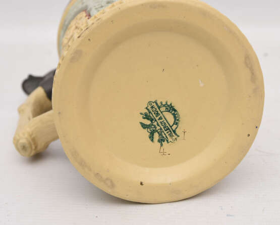 VILLEROY & BOCH METTLACH, BIERKRUG MIT 6 TRINKKRÜGEN, bemalte glasierte Keramik, gemarkt, um 1900 - photo 5