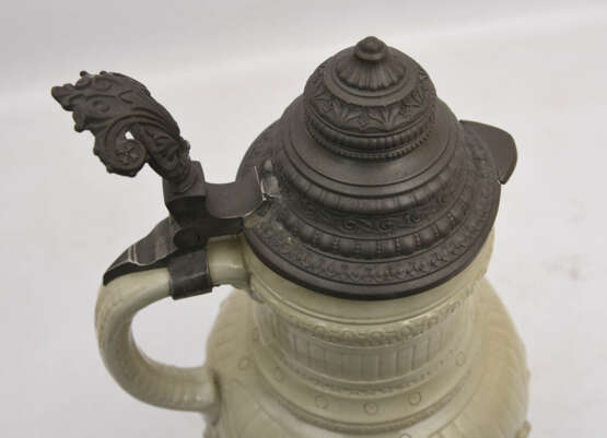 VILLEROY & BOCH METTLACH, GROSSER DECKELKRUG, glasierte Keramik/Zinn, gemarkt, um 1900 - photo 5
