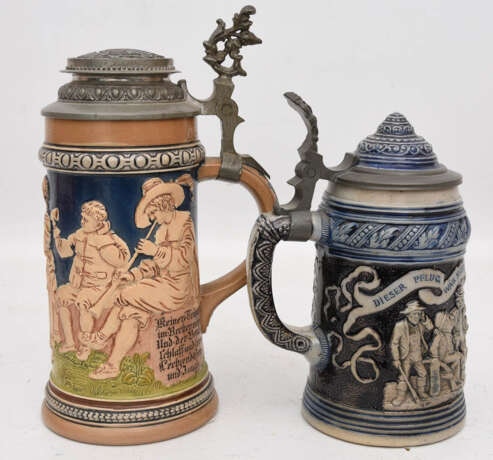 ZWEI DECKELKRÜGE FÜR BIER, bemalte glasierte Keramik, Zinn teils graviert, gemarkt, um 1900 - photo 3
