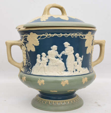 VILLEROY & BOCH METTLACH. WEINBOWLENSCHALE UND KRÜGE, bemalte und glasierte Keramik,gemarkt, um 1900 - фото 7