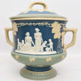 VILLEROY & BOCH METTLACH. WEINBOWLENSCHALE UND KRÜGE, bemalte und glasierte Keramik,gemarkt, um 1900 - photo 10