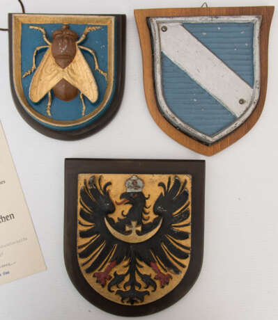 KONV. ERINNERUNGEN DES KRIEGSSHIFFES SCHARNHORST,u.a. Auszeichnung mit passenden Papieren, 3 Wappenreliefs - photo 15