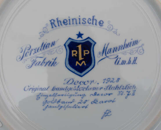 RHEINISCHE PORZELLANFABRIK MANNHEIM, ZWEI ANSICHTENTELLER, Einzelanfertigungen, goldstaffiert, 1928/29 - Foto 4