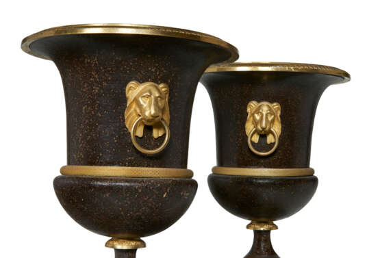 A PAIR OF EMPIRE ORMOLU AND TOLE PEINTE URNS - photo 3