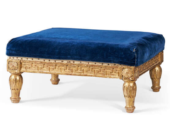 A LOUIS XVI GILTWOOD TABOURET DE PIED - фото 1