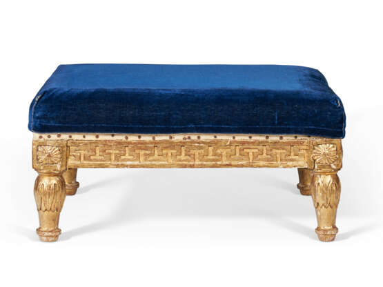 A LOUIS XVI GILTWOOD TABOURET DE PIED - Foto 2