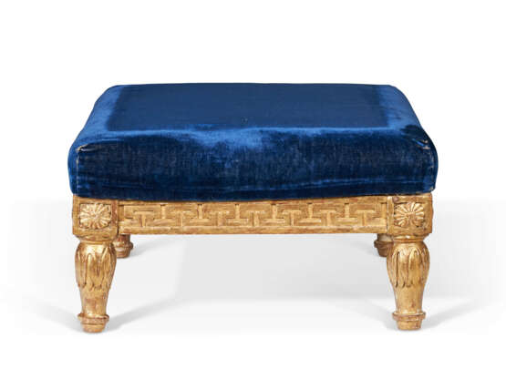 A LOUIS XVI GILTWOOD TABOURET DE PIED - photo 3