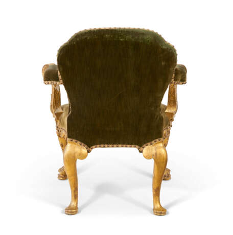 AN EARLY GEORGE II GILTWOOD ARMCHAIR - фото 6