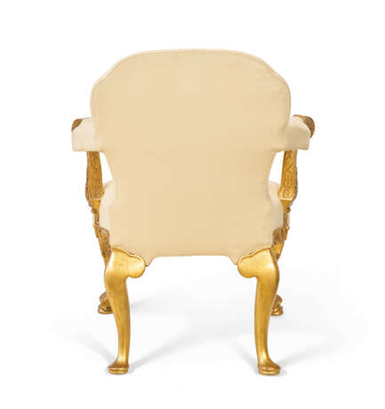 AN EARLY GEORGE II GILTWOOD ARMCHAIR - фото 12