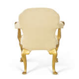 AN EARLY GEORGE II GILTWOOD ARMCHAIR - фото 12