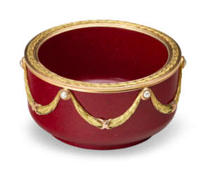 AN IMPERIAL JEWELED TWO-COLOR GOLD-MOUNTED PURPURINE BOWL