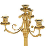 A PAIR OF DIRECTOIRE ORMOLU FOUR-LIGHT CANDELABRA - Foto 3