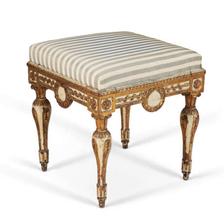 A ROYAL NORTH ITALIAN WHITE-PAINTED AND PARCEL-GILT TABOURET - фото 4